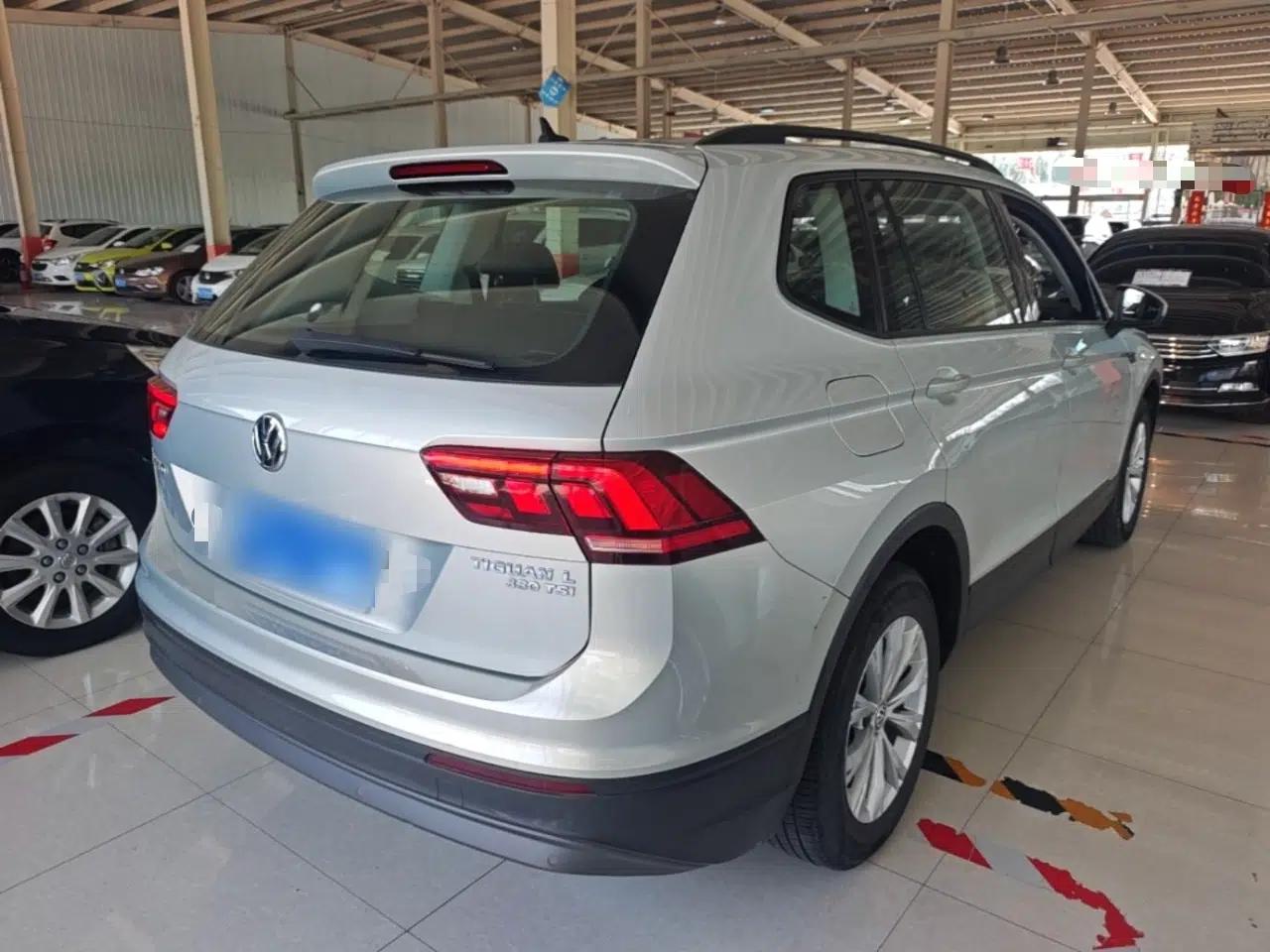 Volkswagen Tiguan L 2017 330TSI Automatic Two-Wheel Drive Luxury Edition — миниатюра 6
