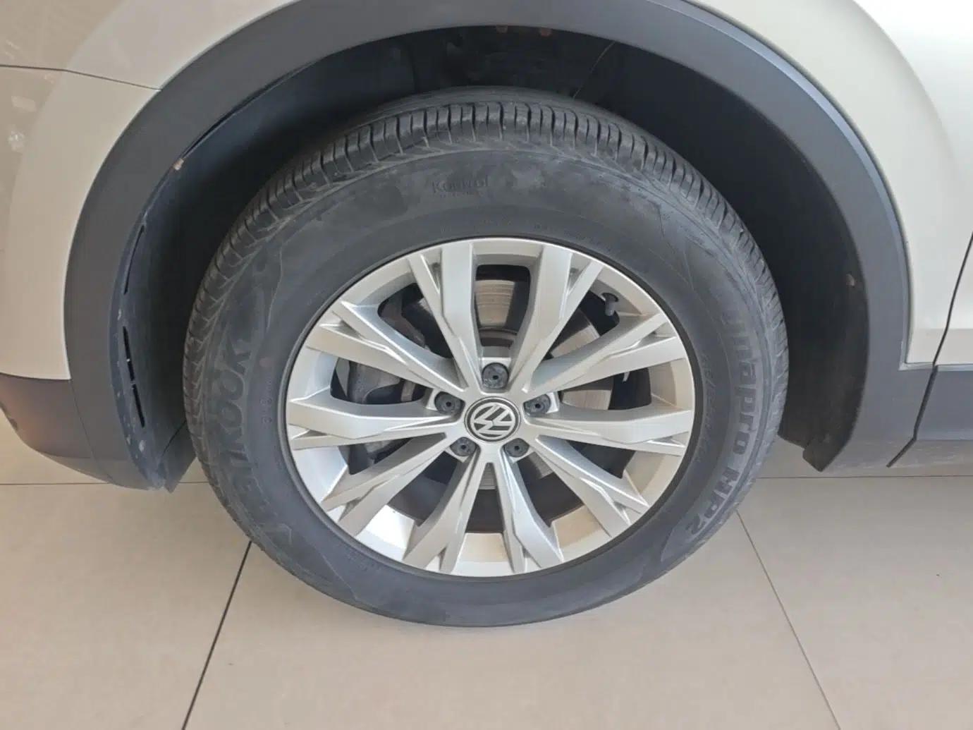Volkswagen Tiguan L 2017 330TSI Automatic Two-Wheel Drive Luxury Edition — миниатюра 10