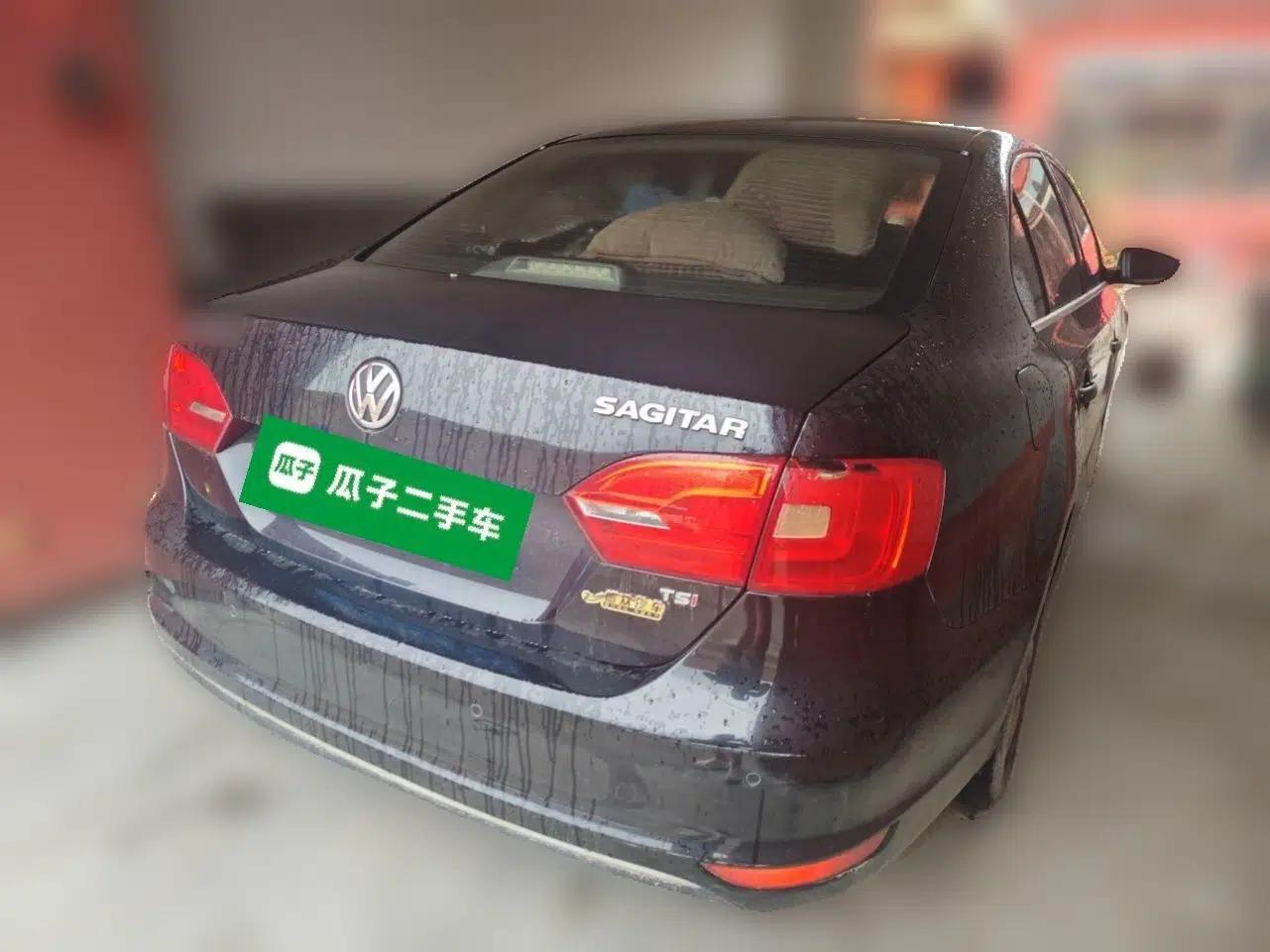 Volkswagen Sagitar 2012 1.4TSI Manual Luxury Model — миниатюра 6