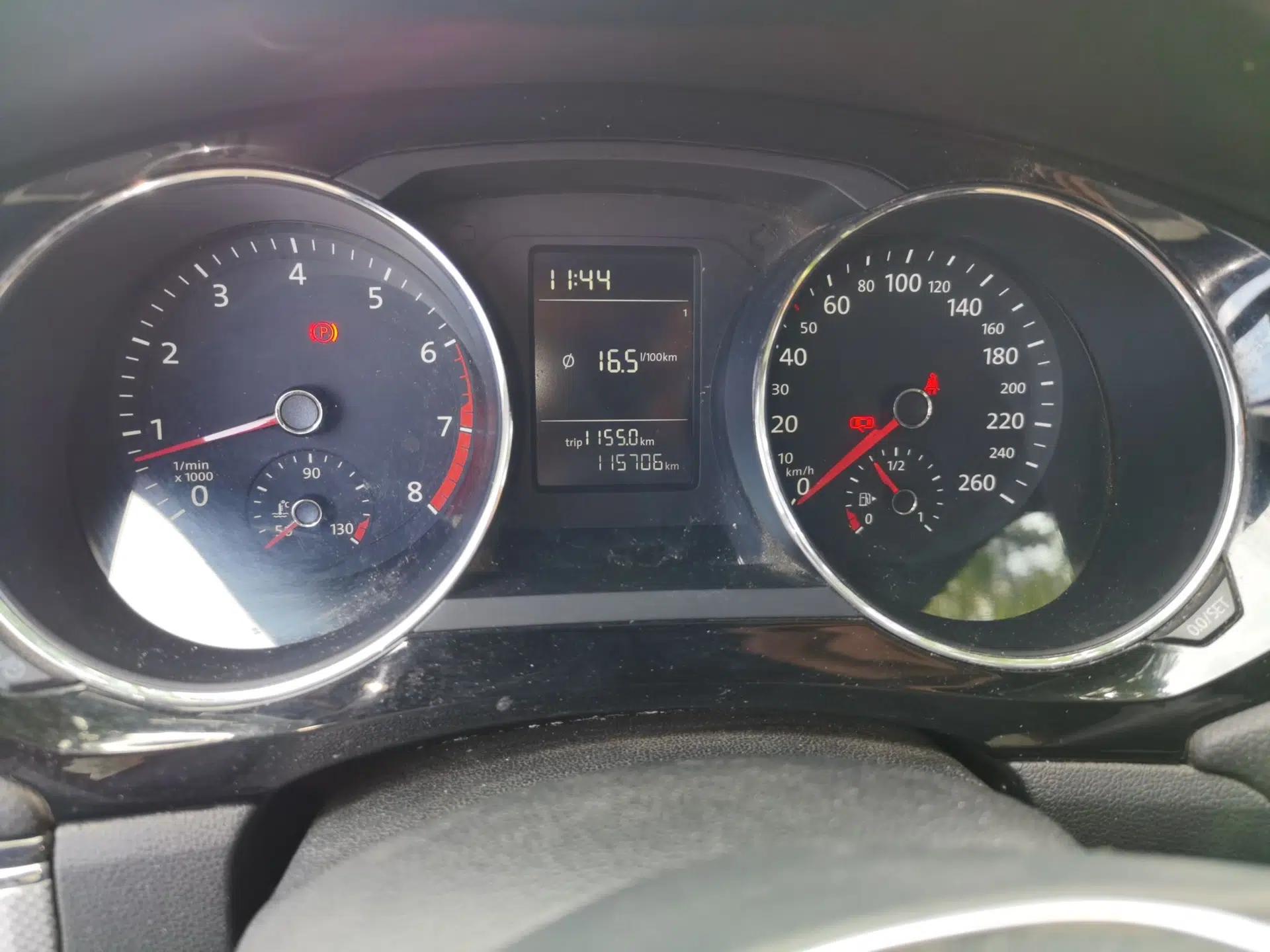 Volkswagen Sagitar 2015 230TSI Manual Comfort Version — миниатюра 11