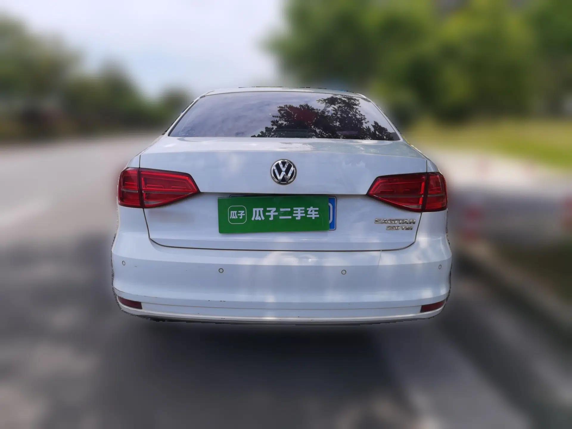Volkswagen Sagitar 2015 230TSI Manual Comfort Version — миниатюра 5