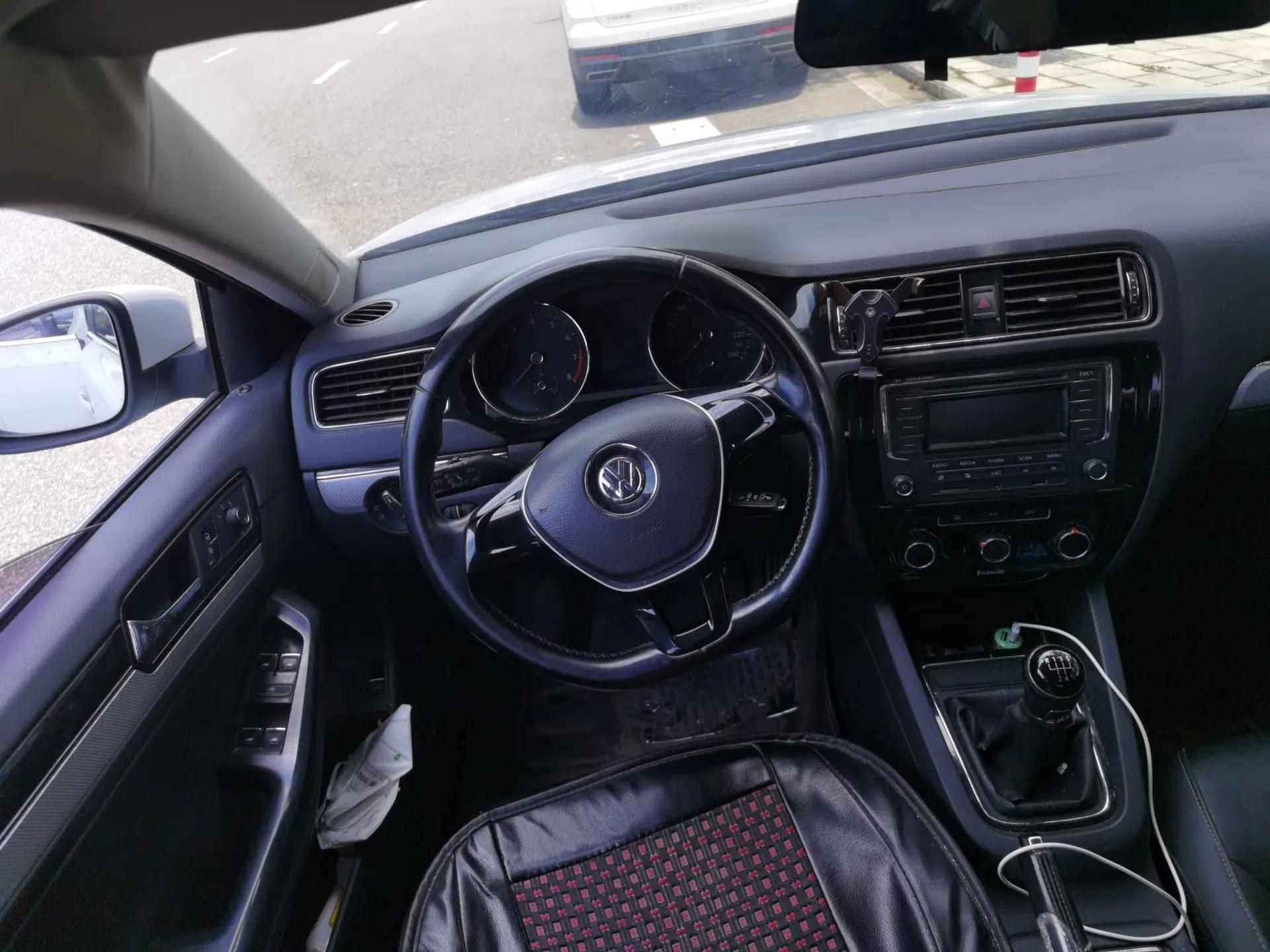 Volkswagen Sagitar 2015 230TSI Manual Comfort Version — миниатюра 10