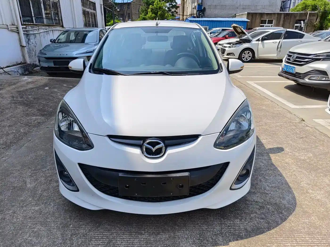 Mazda2 2012 Sedan Dynamic 1.5L Automatic Fashion Edition — миниатюра 2