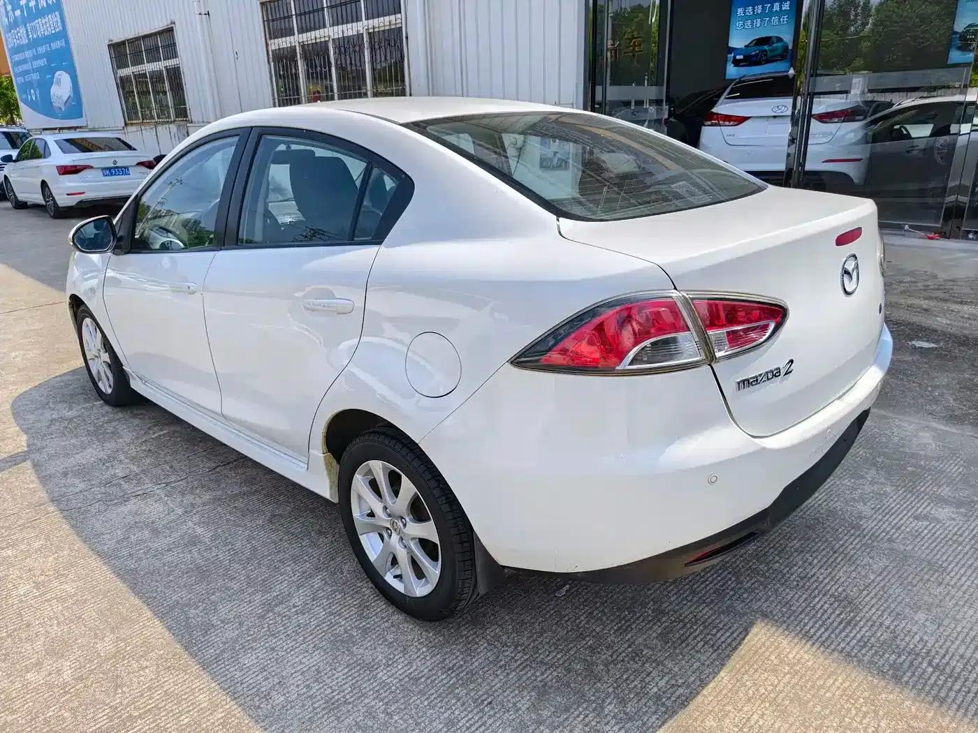 Mazda2 2012 Sedan Dynamic 1.5L Automatic Fashion Edition — миниатюра 4