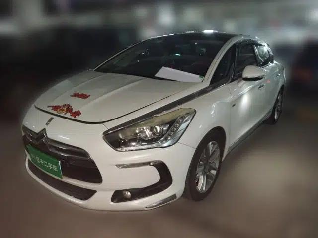 DS 5 2014 1.6T Luxury Edition THP200