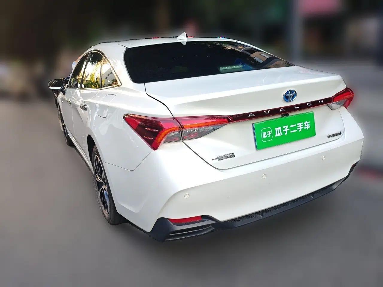 Toyota Avalon 2022 Dual-Engine 2.5L Luxury Edition — миниатюра 4