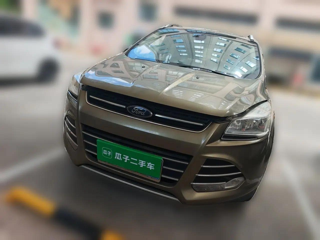 Ford Kuga 2015 1.5L GTDi Two-Wheel Drive Fashion Edition — миниатюра 2