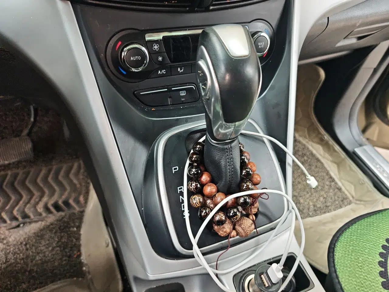 Ford Kuga 2015 1.5L GTDi Two-Wheel Drive Fashion Edition — миниатюра 14