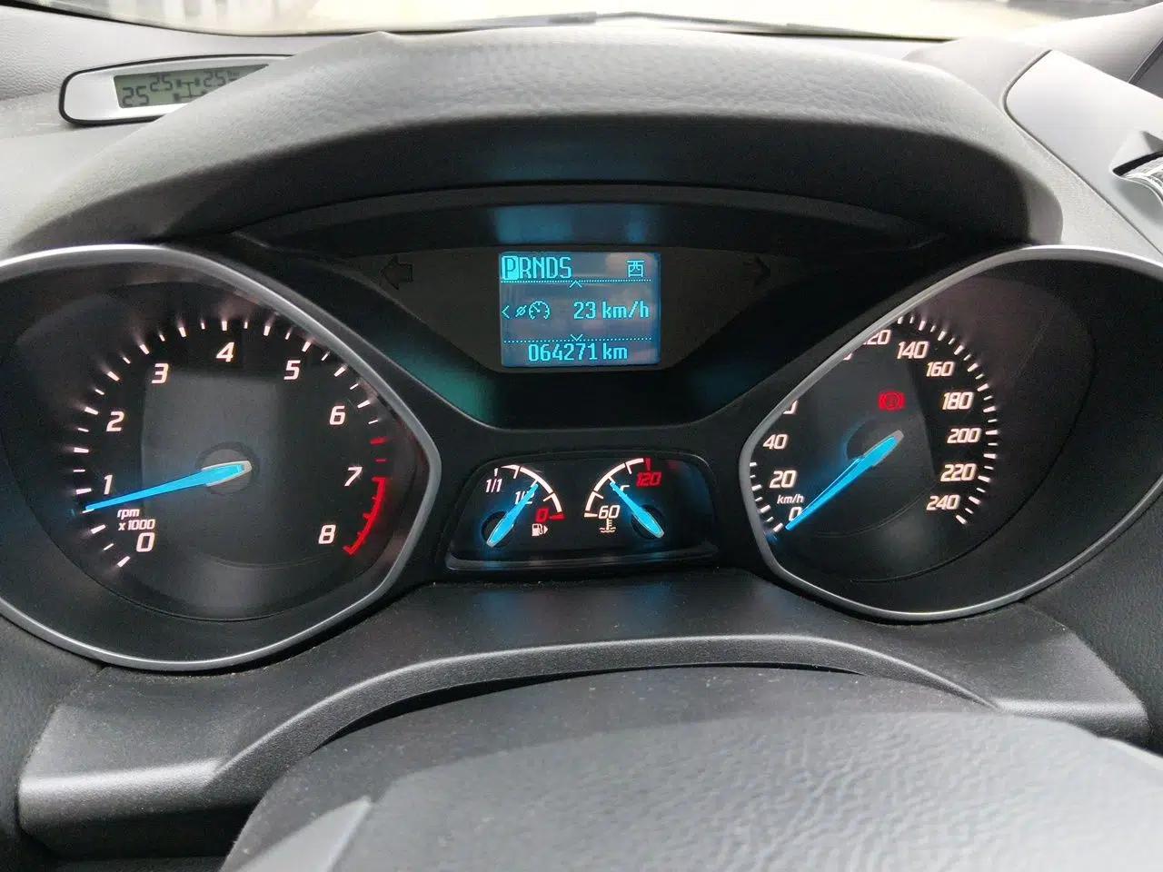 Ford Kuga 2015 1.5L GTDi Two-Wheel Drive Fashion Edition — миниатюра 11