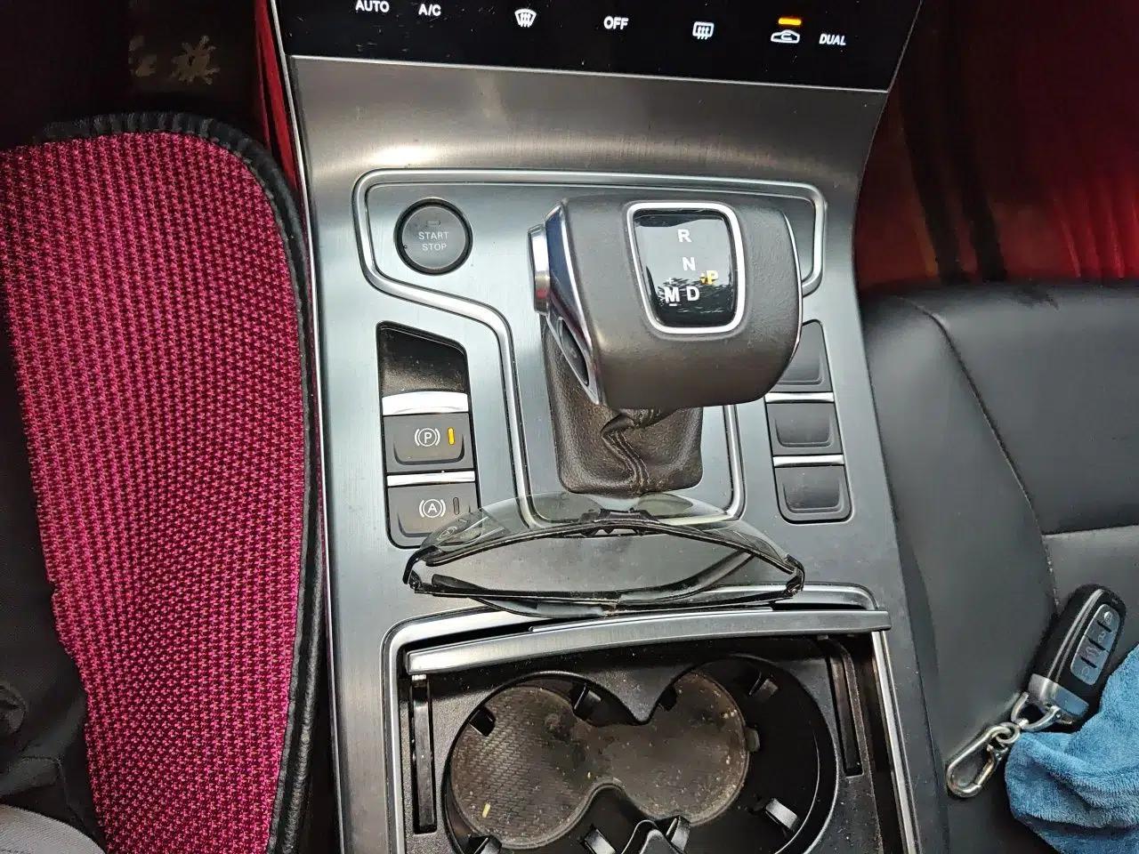 Hongqi H5 2022 Classic Model Facelift 1.8T Automatic Smart Connect Flagship Edition — миниатюра 14