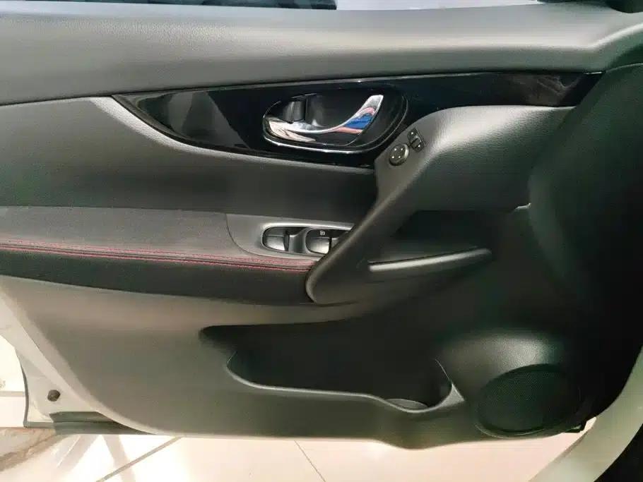 Nissan Qashqai 2016 2.0L CVT Elite Edition — миниатюра 7