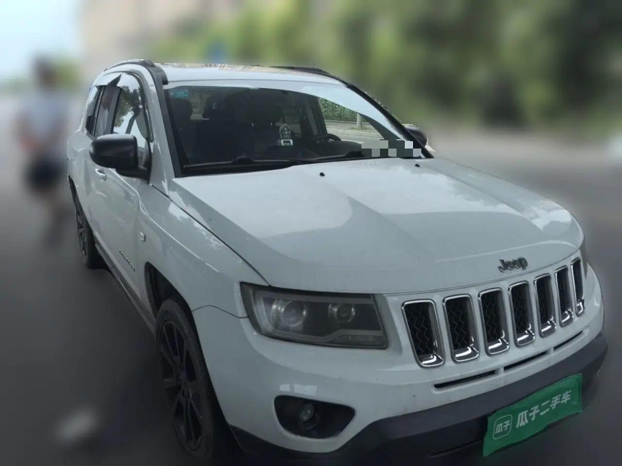Jeep Compass 2013 2.4L Four-wheel Drive Black Edition with Navigation — миниатюра 3