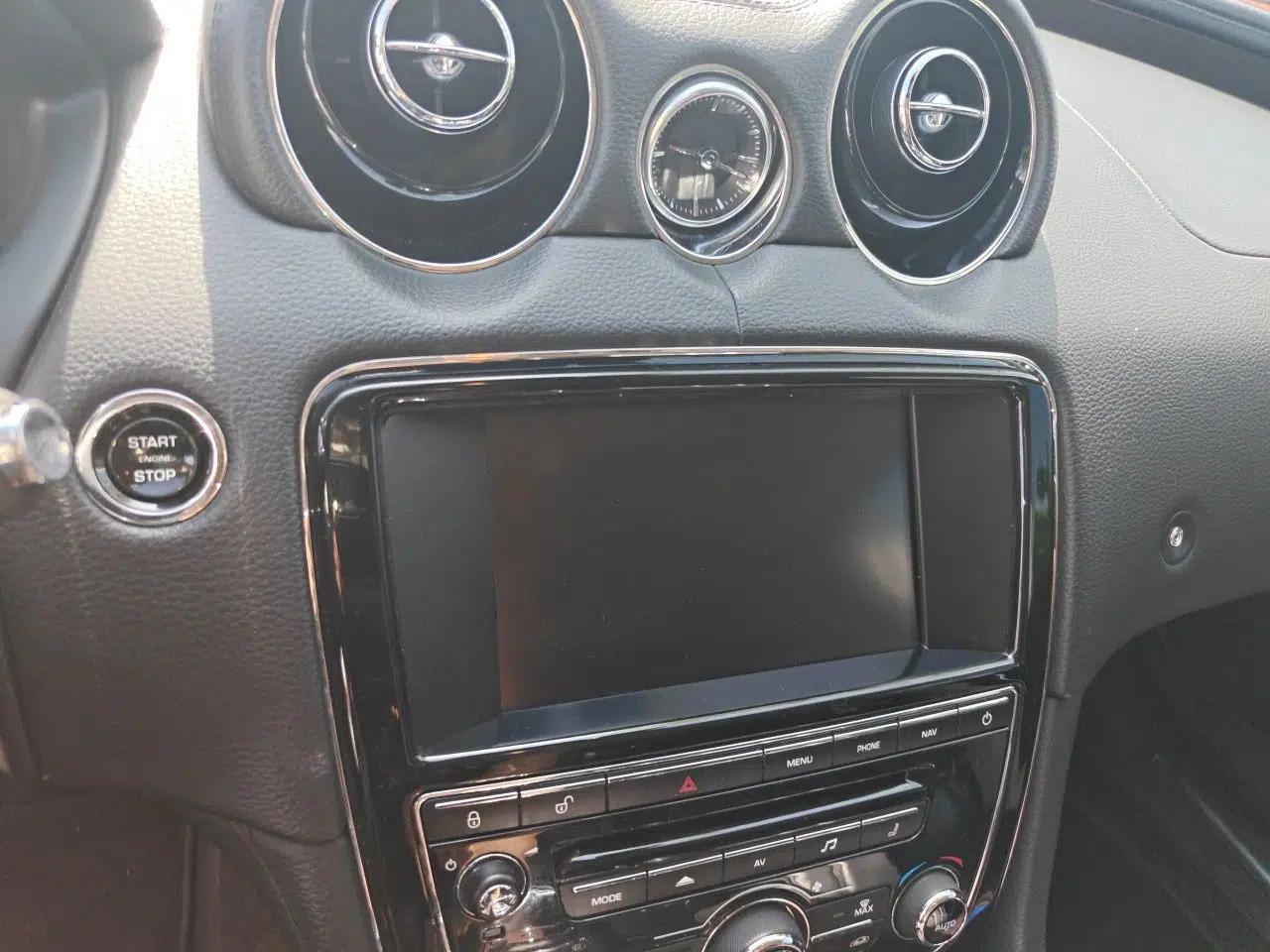 Jaguar XJ 2014 XJL 2.0T Two-Wheel-Drive Elegant Business Edition — миниатюра 13