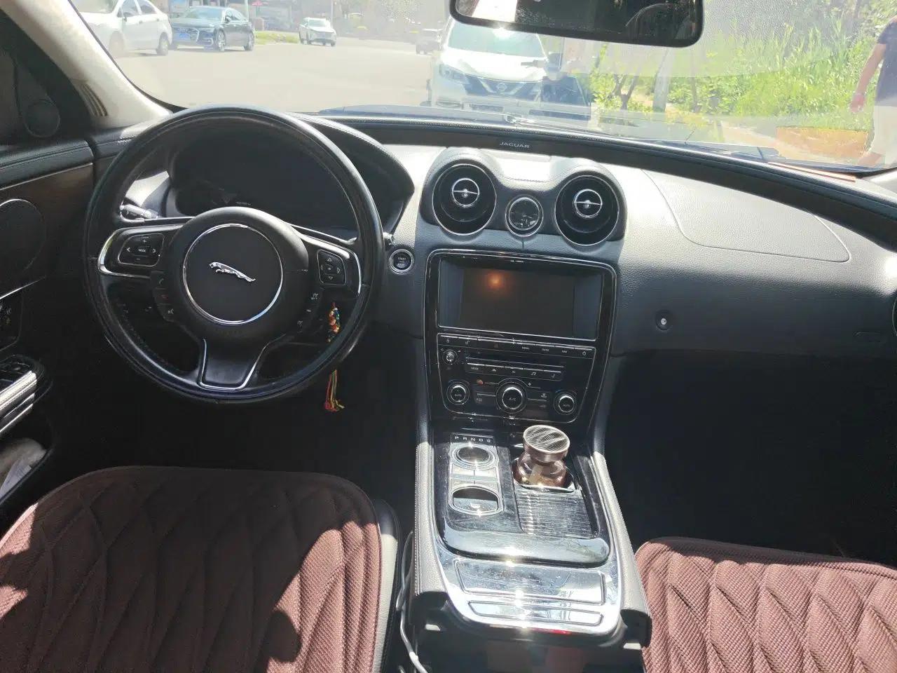 Jaguar XJ 2014 XJL 2.0T Two-Wheel-Drive Elegant Business Edition — миниатюра 9