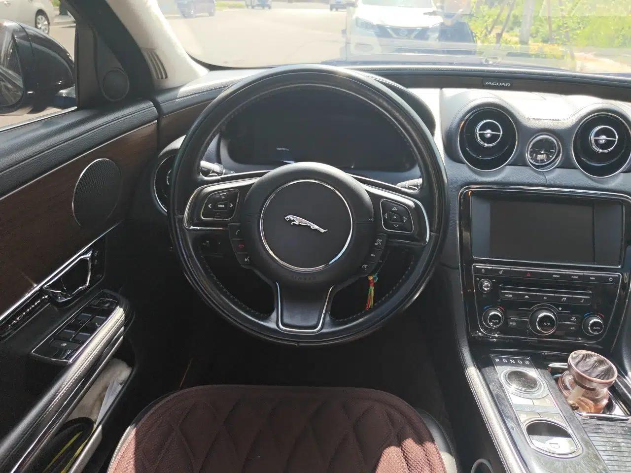 Jaguar XJ 2014 XJL 2.0T Two-Wheel-Drive Elegant Business Edition — миниатюра 10