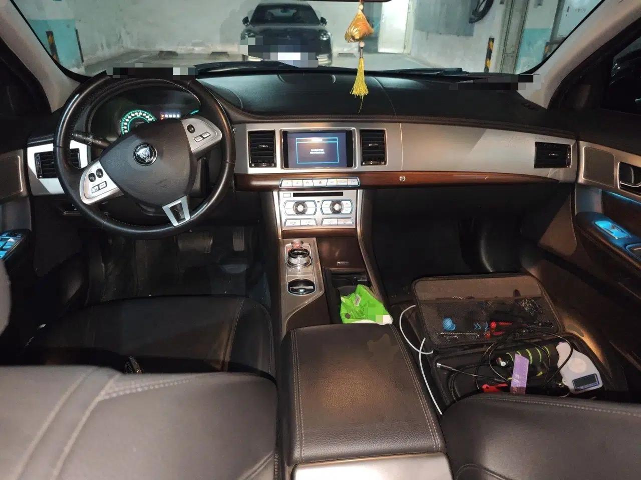 Jaguar XF 2013 XF 2.0T Cambridge Limited Edition — миниатюра 9
