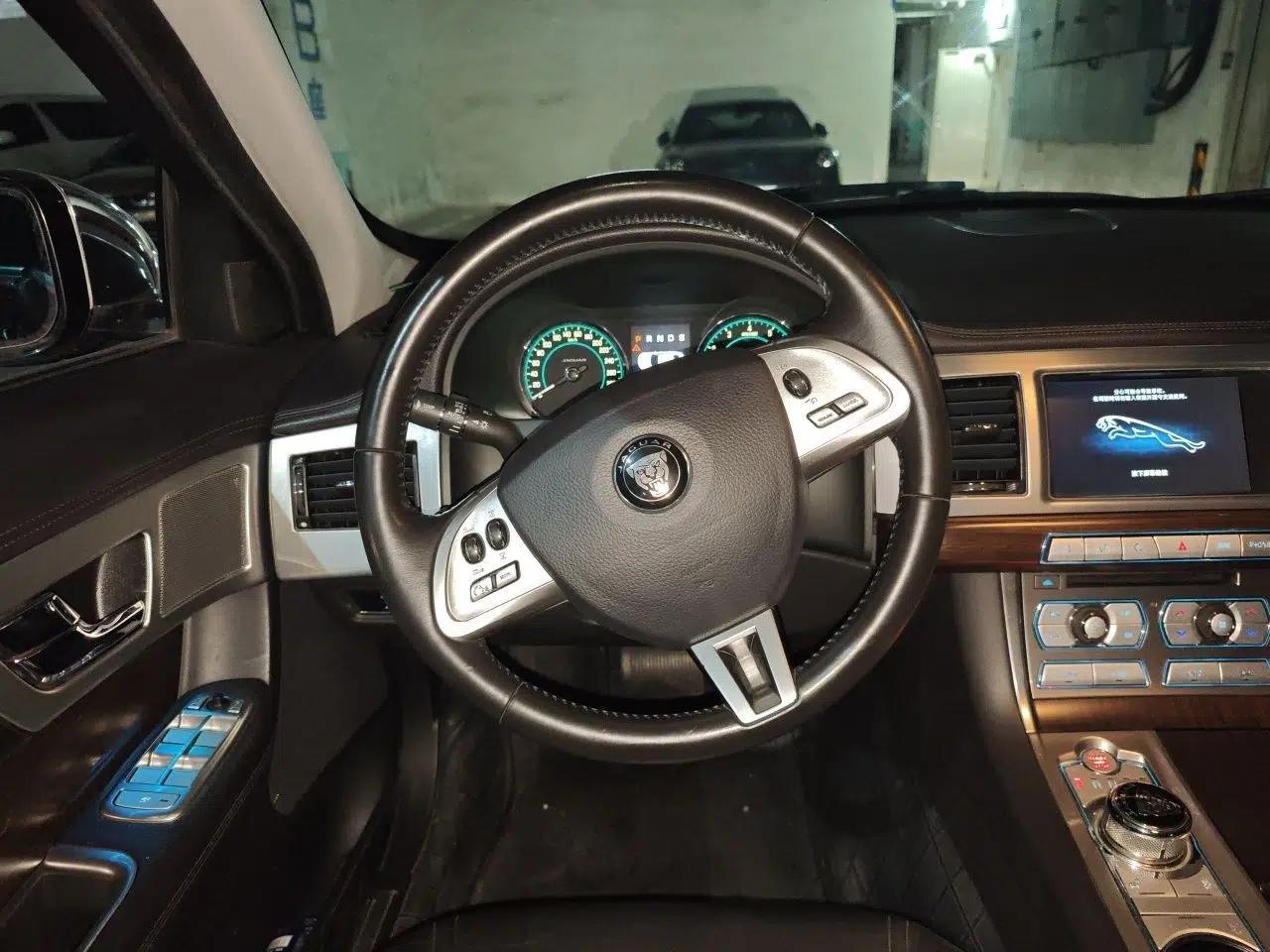 Jaguar XF 2013 XF 2.0T Cambridge Limited Edition — миниатюра 10