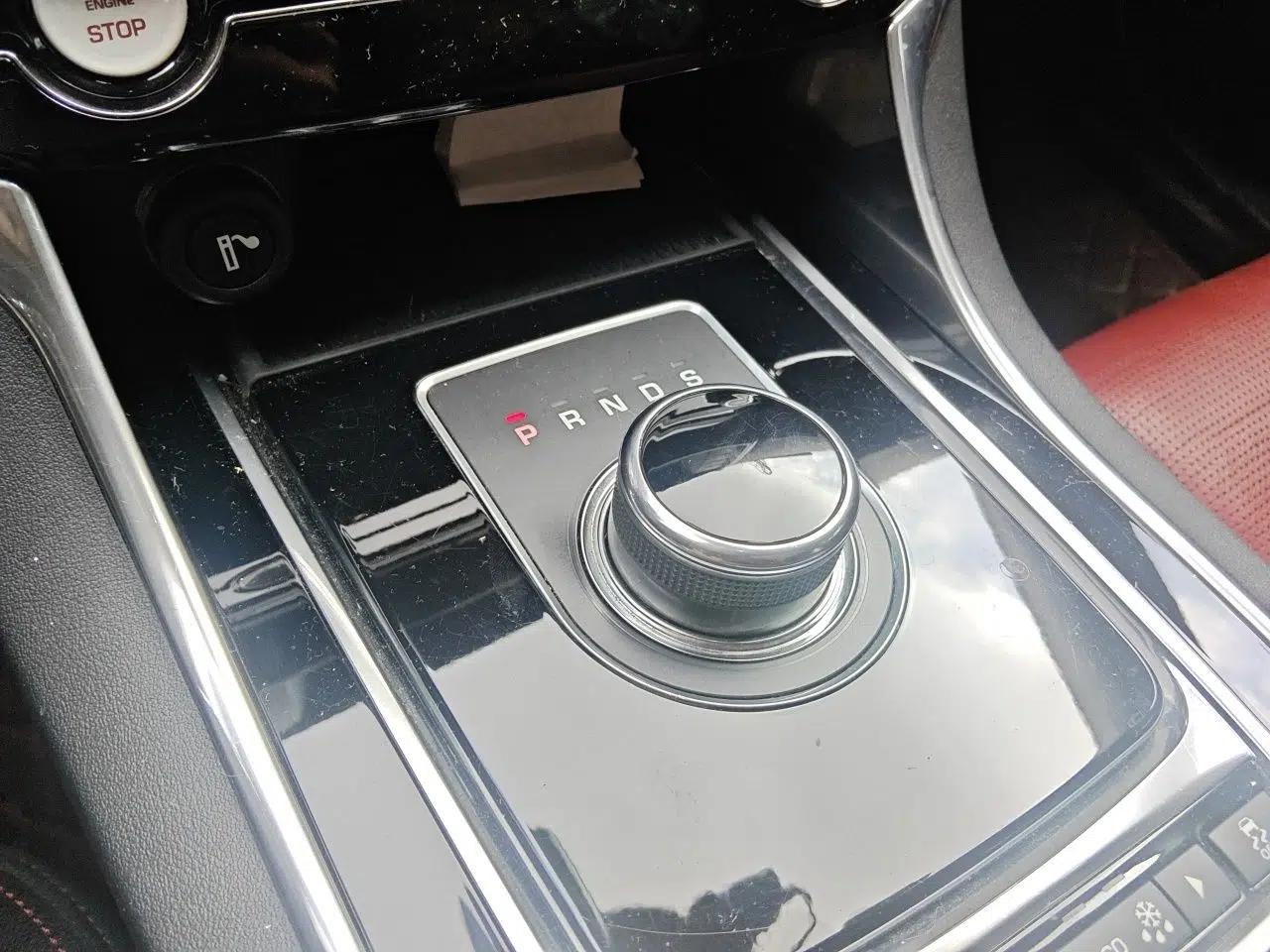 Jaguar XE 2017 2.0T 200 PS R-Sport — миниатюра 14