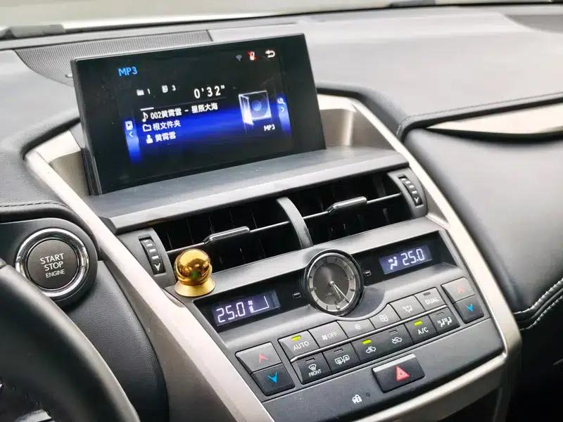 Lexus NX 2015 200t AWD Sport Edition — миниатюра 11
