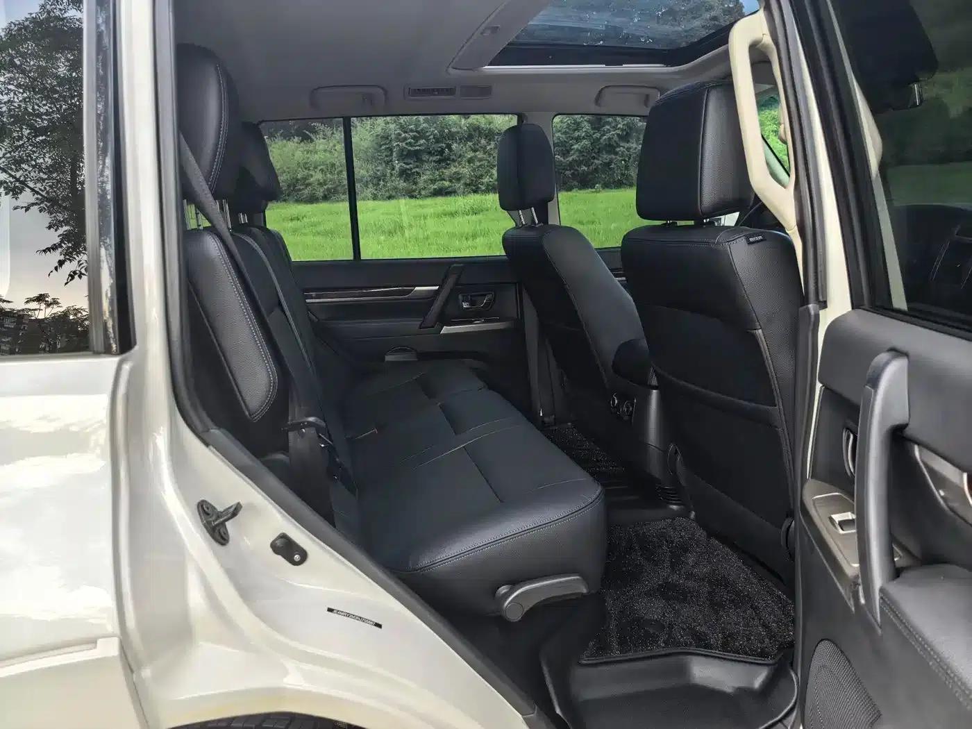 2020 Pajero Imported 3.0L Automatic Premium Off-Road Edition — миниатюра 16