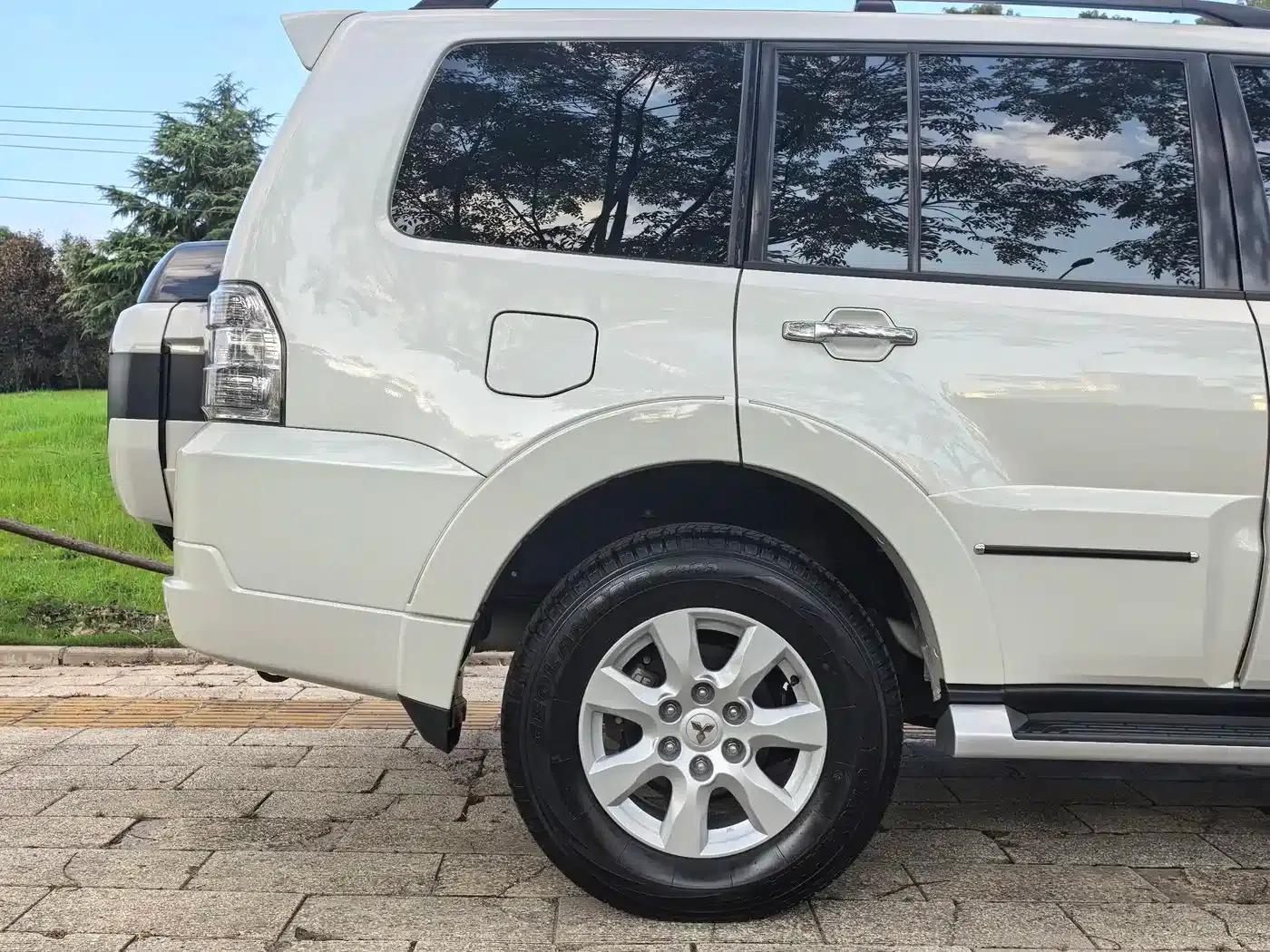 2020 Pajero Imported 3.0L Automatic Premium Off-Road Edition — миниатюра 19