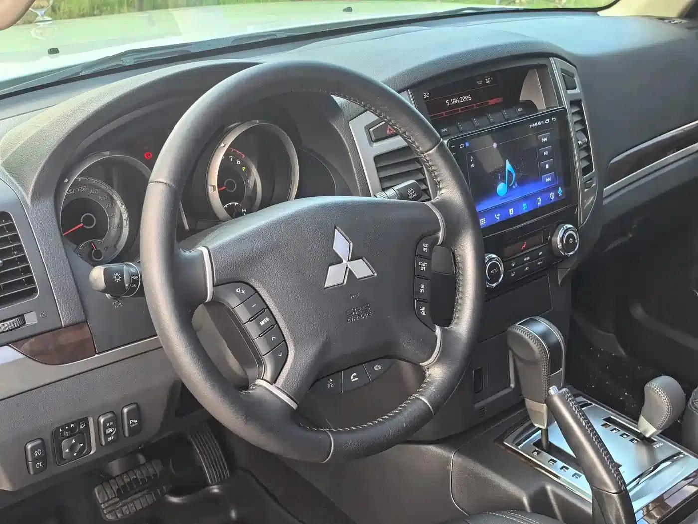 2020 Pajero Imported 3.0L Automatic Premium Off-Road Edition — миниатюра 8