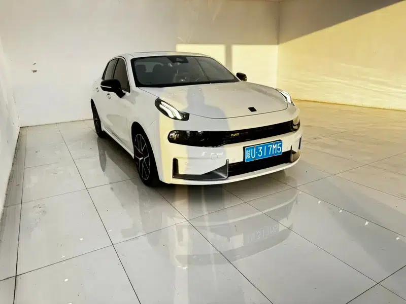 Lynk & Co 03 2019 1.5TD DCT Pro Edition — миниатюра 3