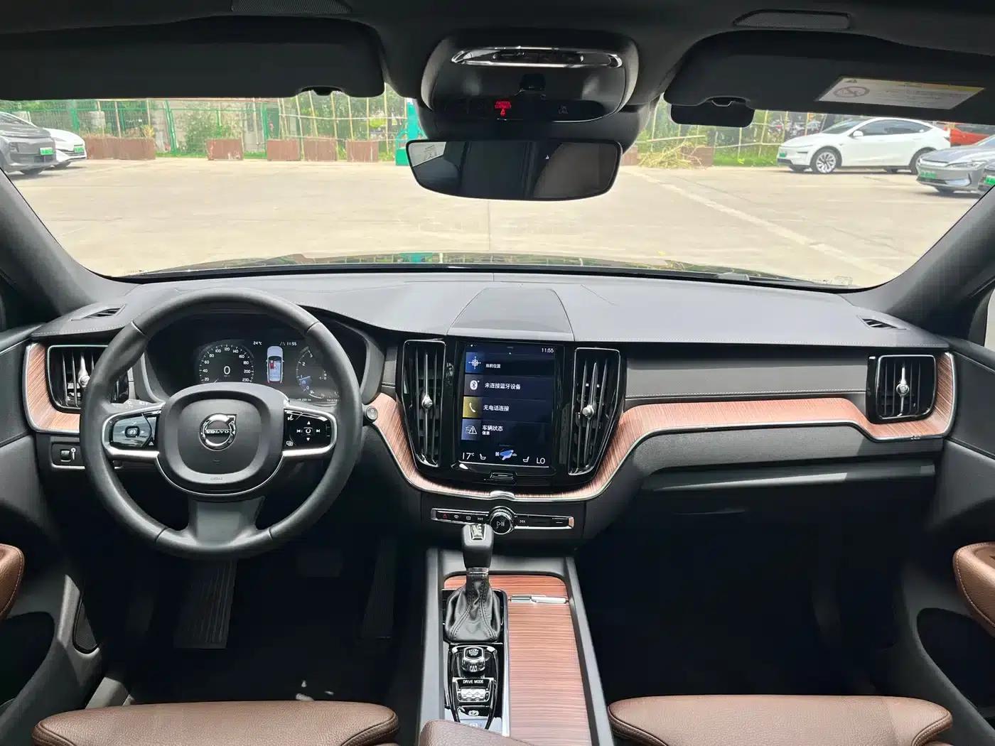 2021 Volvo XC60 T5 AWD Inscription Luxury Edition — миниатюра 9