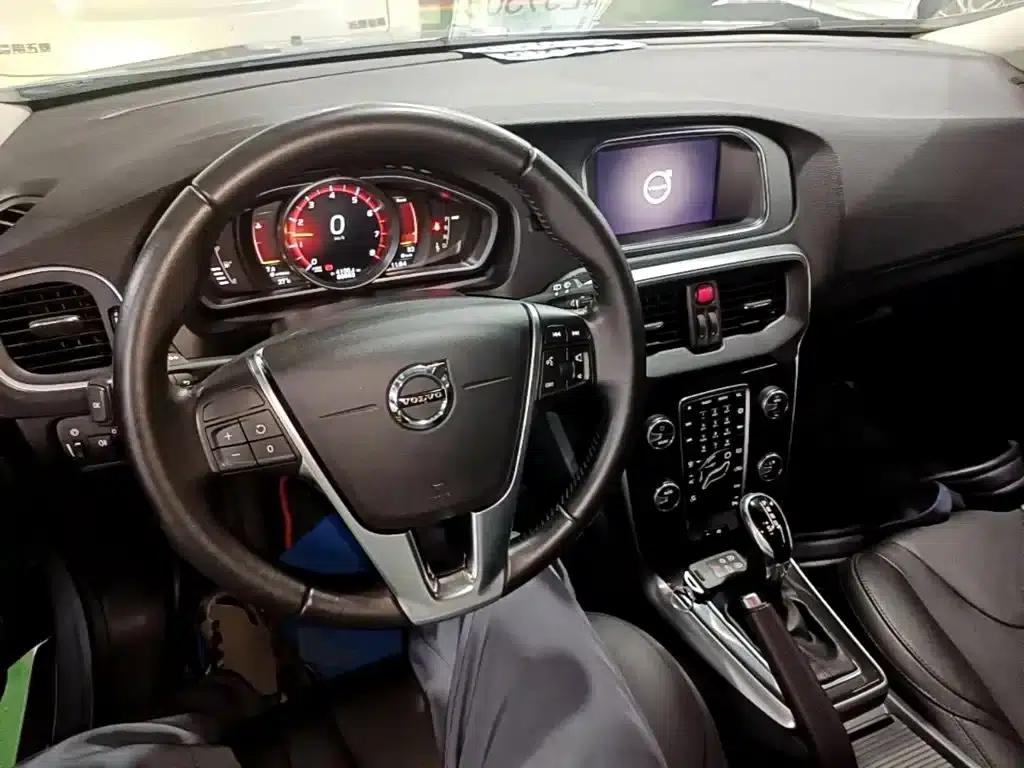 2019 Volvo V40 T3 Smart Edition — миниатюра 10