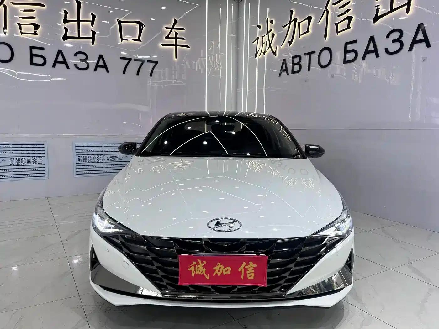 Hyundai Elantra 2022 1.5L CVT LUX Premium Edition — миниатюра 2