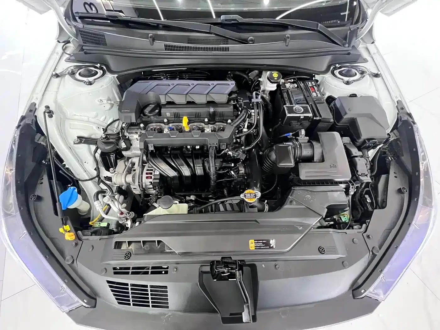 Hyundai Elantra 2022 1.5L CVT LUX Premium Edition — миниатюра 20