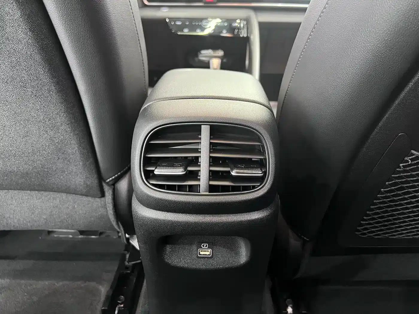 Hyundai Elantra 2022 1.5L CVT LUX Premium Edition — миниатюра 10