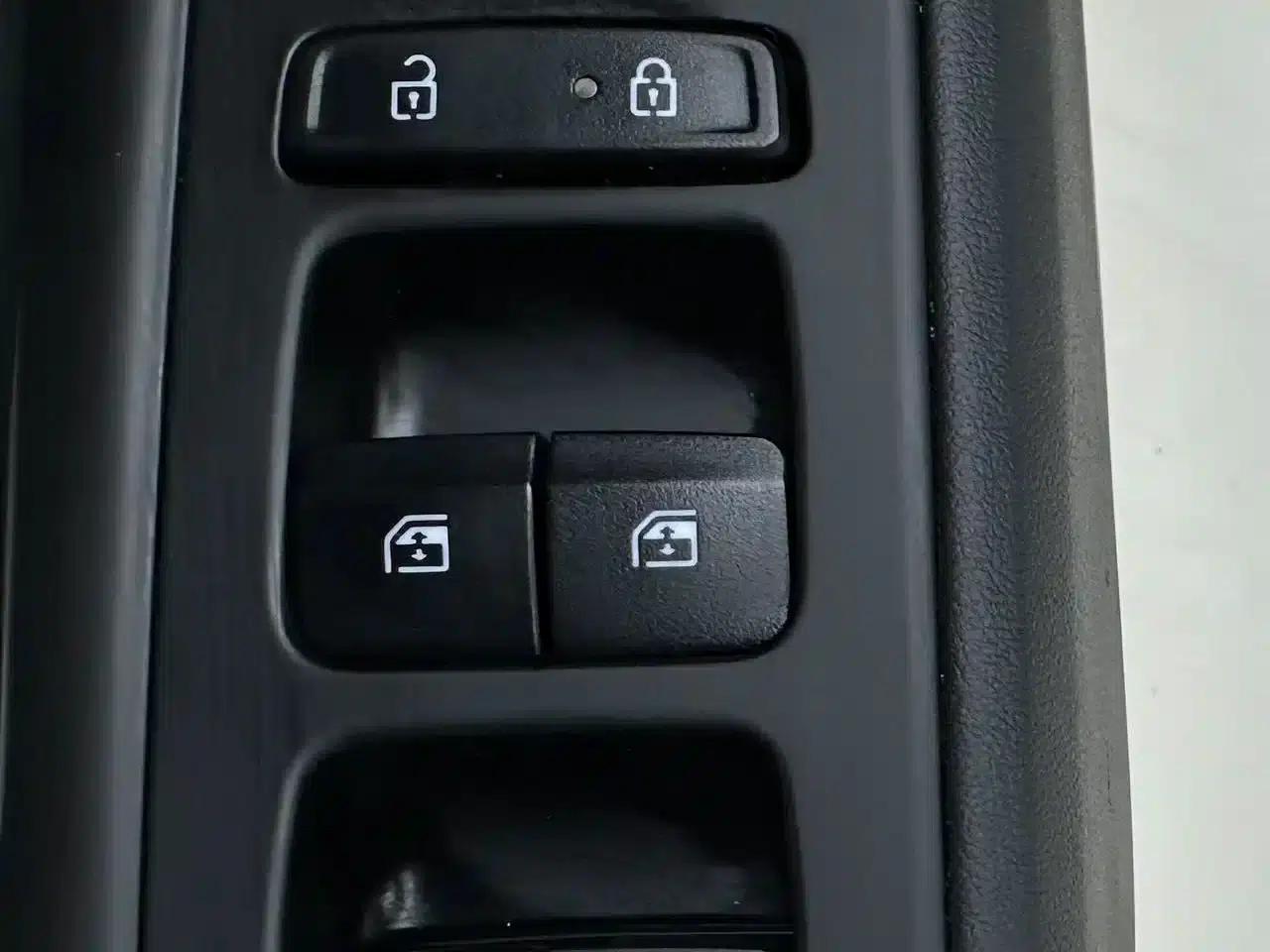 Hyundai Elantra 2022 240TGDi DCT LUX Premium Edition — миниатюра 17