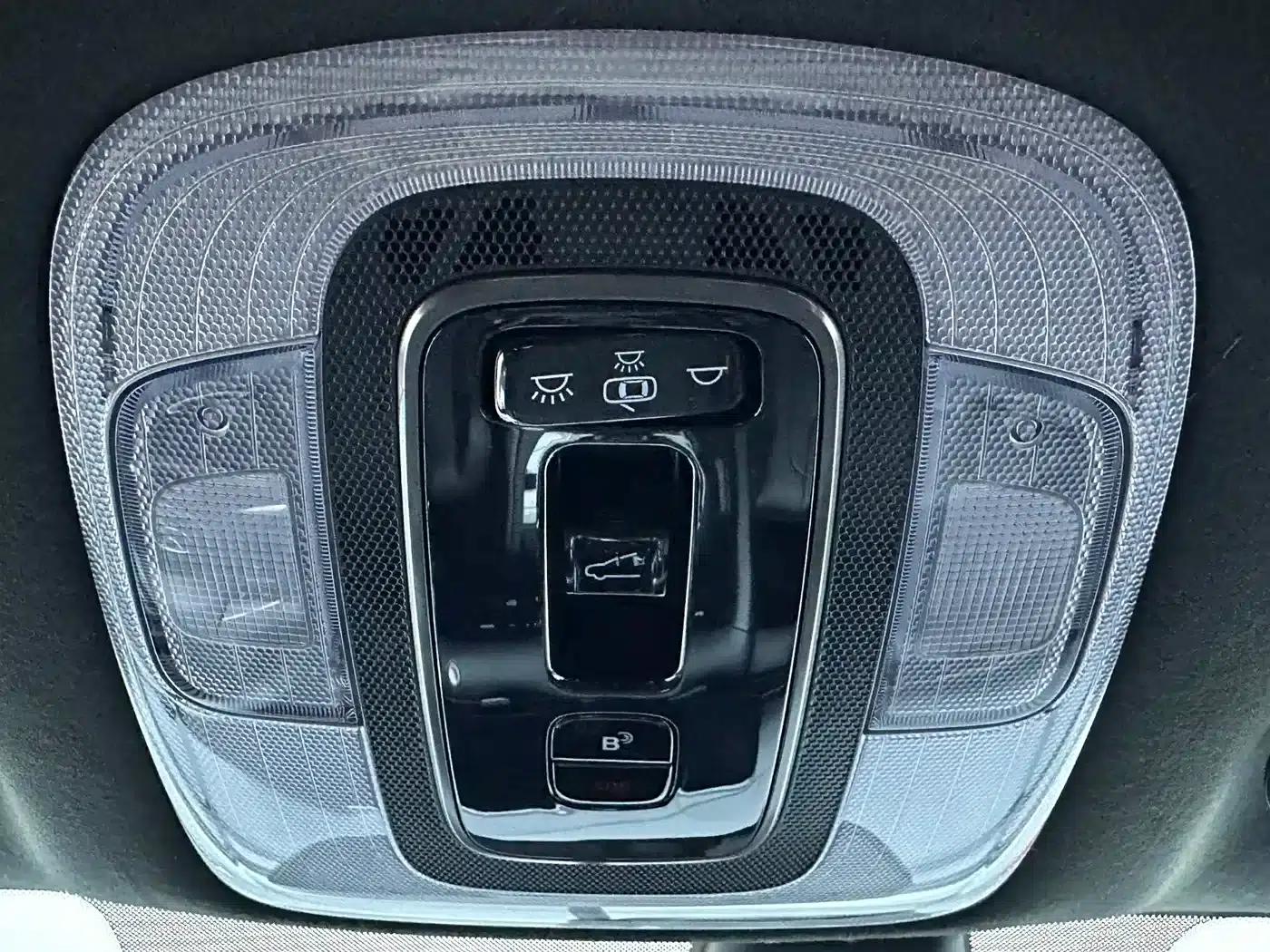 Hyundai Elantra 2022 240TGDi DCT LUX Premium Edition — миниатюра 18