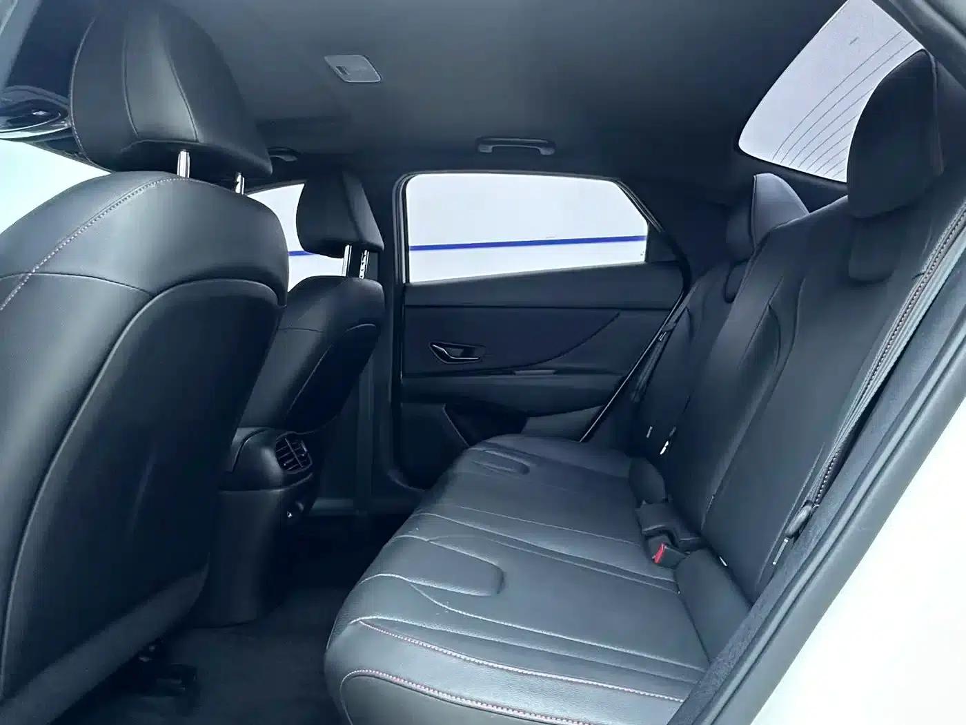 Hyundai Elantra 2022 240TGDi DCT LUX Premium Edition — миниатюра 9