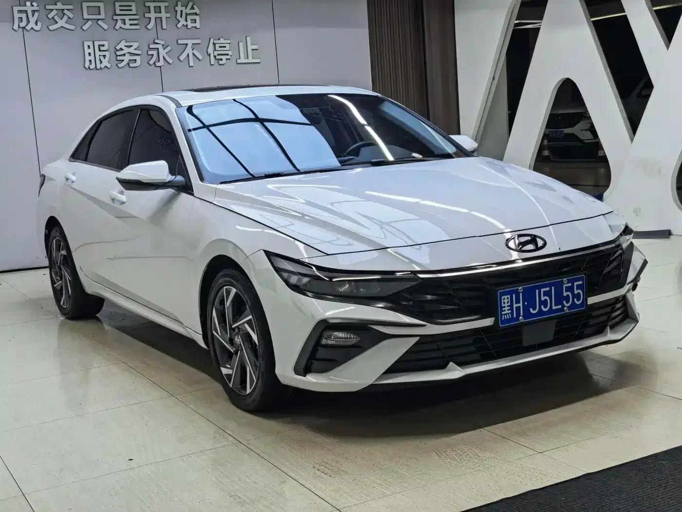 Hyundai Elantra 2023 1.5L CVT GLX Elite Edition — миниатюра 3