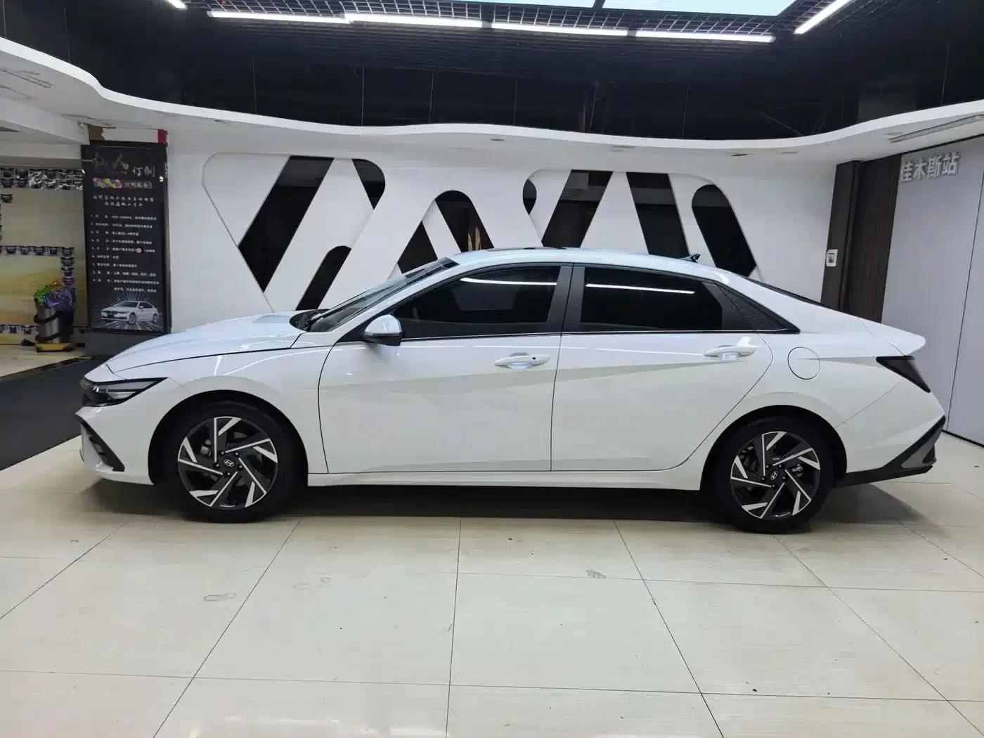 Hyundai Elantra 2023 1.5L CVT GLX Elite Edition — миниатюра 8