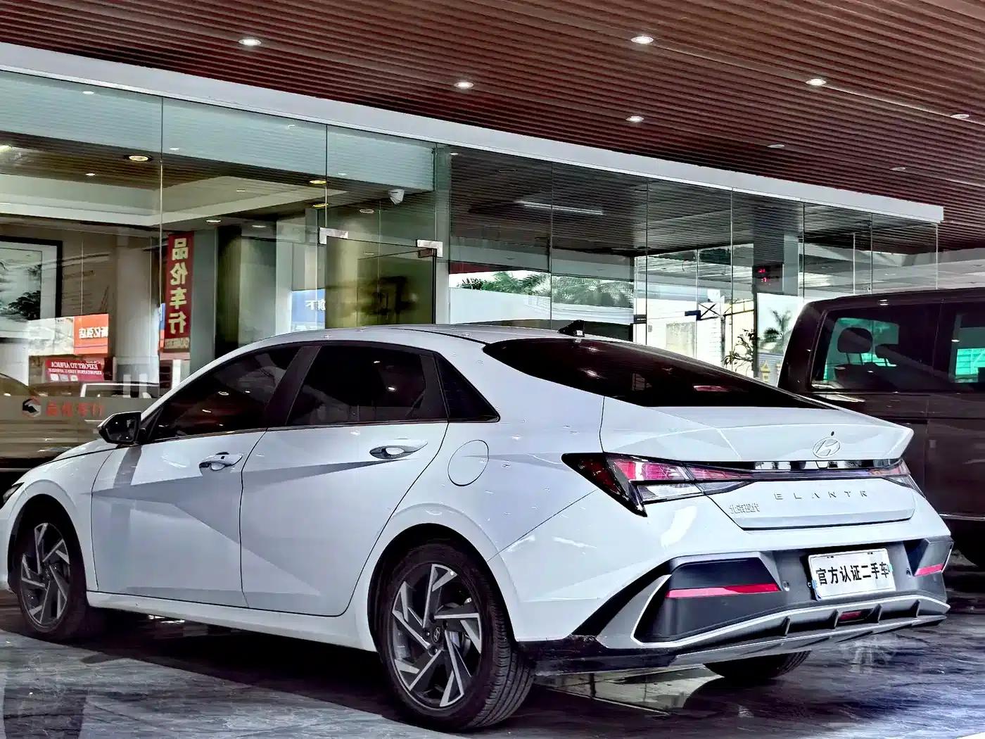 Hyundai Elantra 2023 1.5L CVT GLX Elite Edition — миниатюра 17
