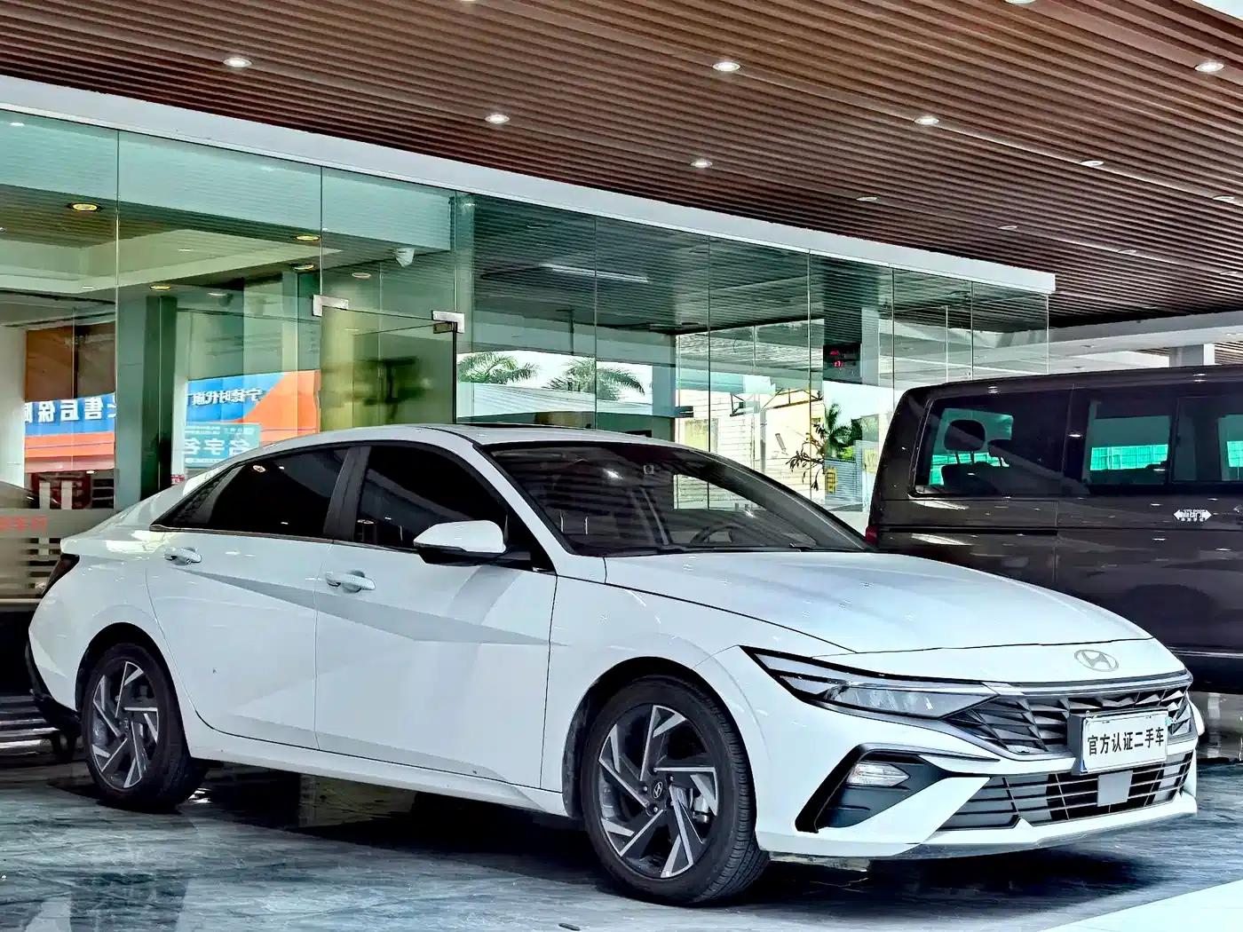 Hyundai Elantra 2023 1.5L CVT GLX Elite Edition — миниатюра 3