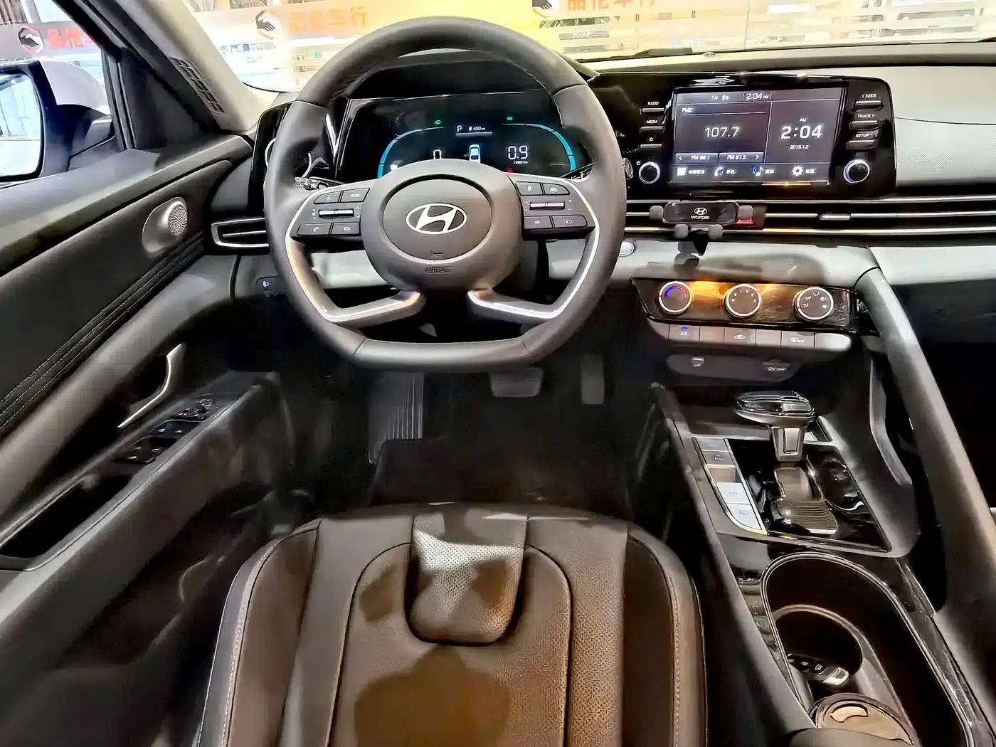 Hyundai Elantra 2023 1.5L CVT GLX Elite Edition — миниатюра 5