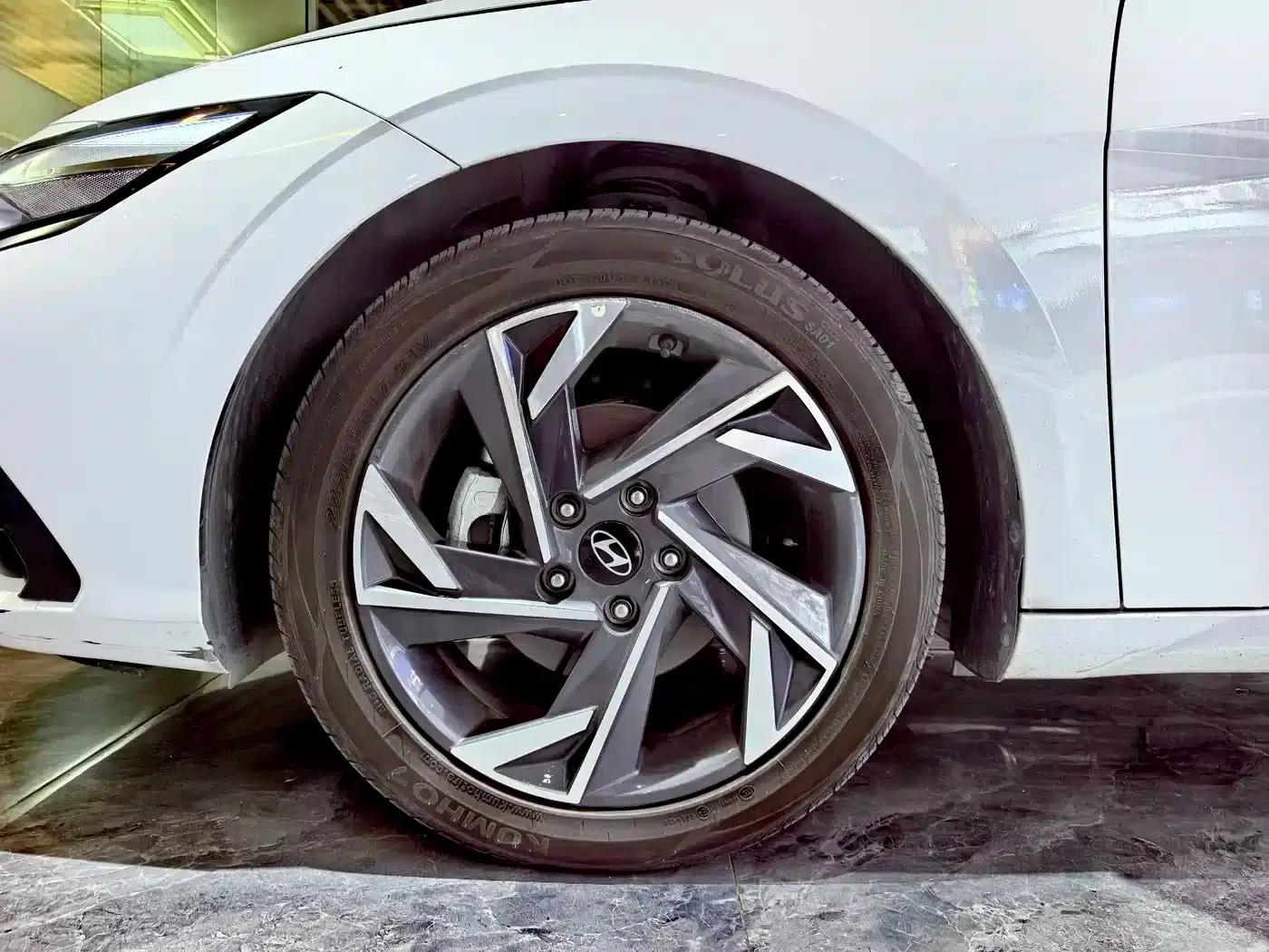 Hyundai Elantra 2023 1.5L CVT GLX Elite Edition — миниатюра 10