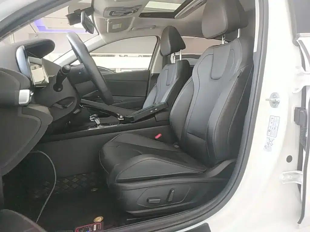 Hyundai Elantra 2023 1.5L CVT LUX Premium Edition — миниатюра 15