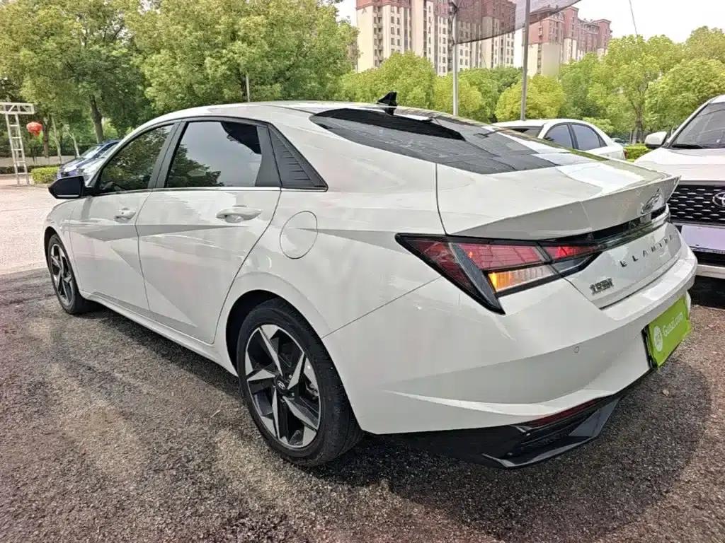 Hyundai Elantra 2022 1.5L CVT GLX Elite Edition — миниатюра 5