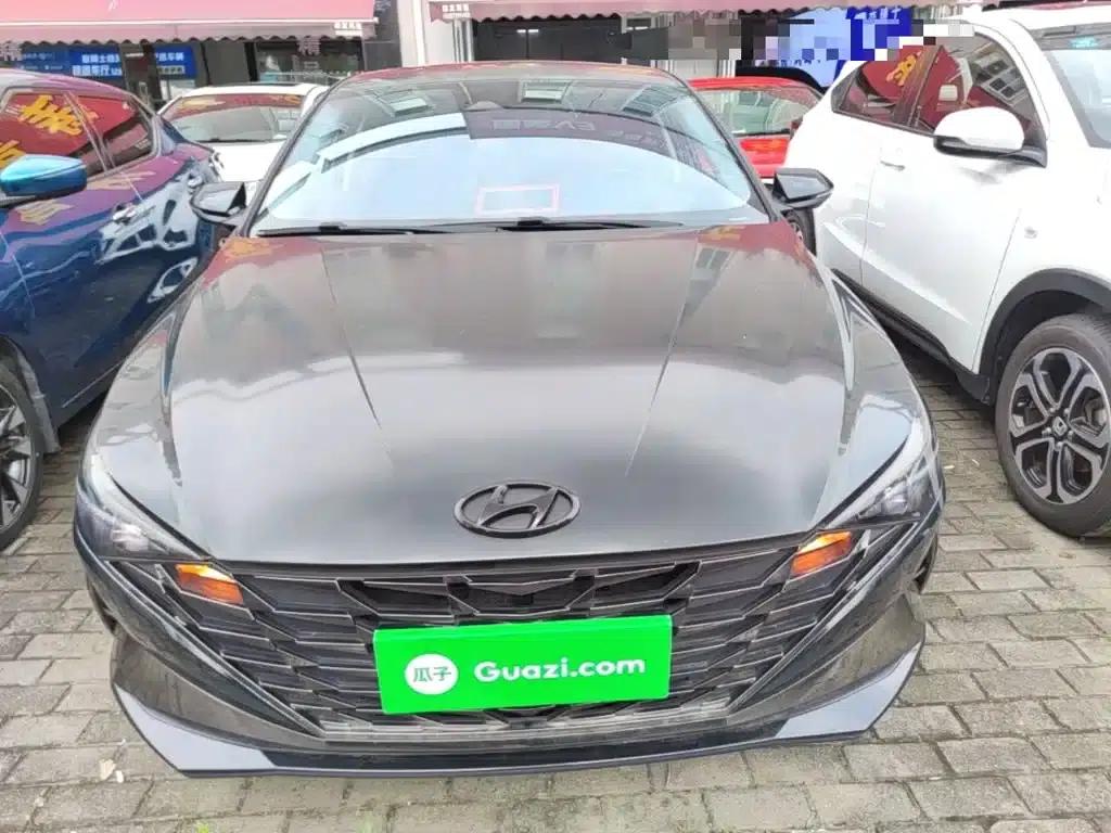 Hyundai Elantra 2021 1.5L CVT LUX Premium Edition — миниатюра 3