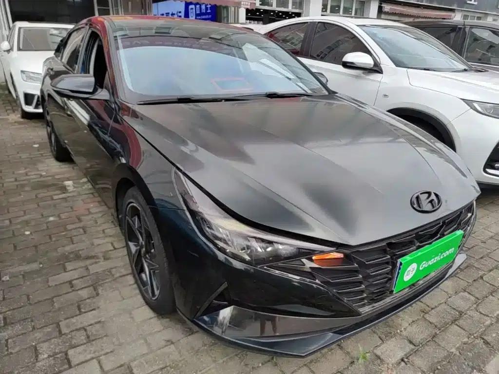 Hyundai Elantra 2021 1.5L CVT LUX Premium Edition — миниатюра 4