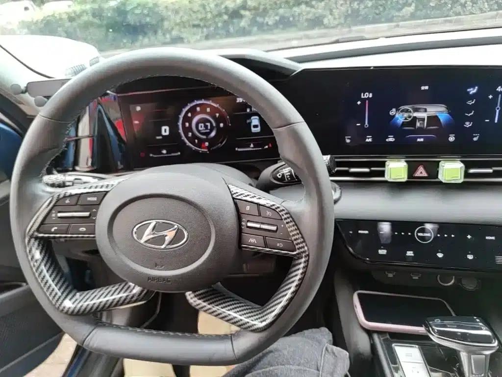 Hyundai Elantra 2021 1.5L CVT LUX Premium Edition — миниатюра 10