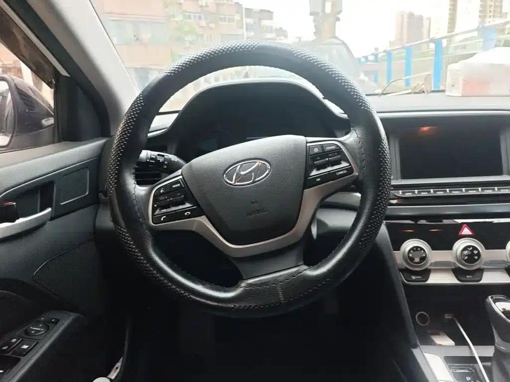 Hyundai Elantra 2020 1.5L CVT Smart Elite Edition — миниатюра 3