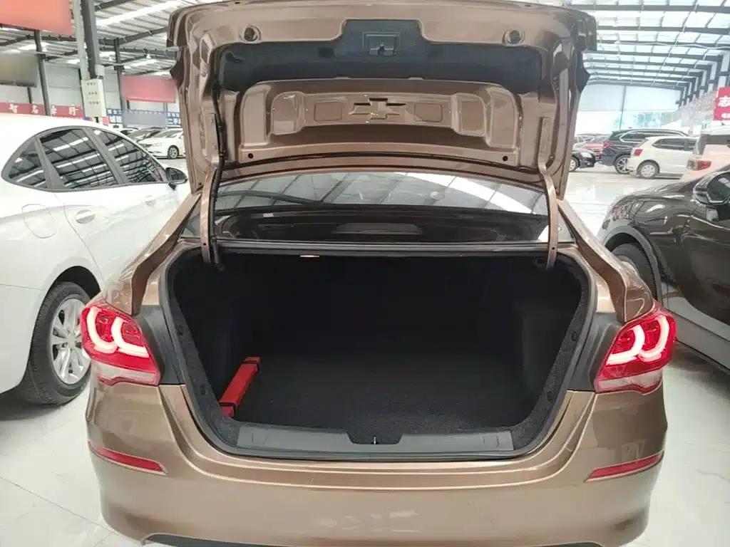 Chevrolet Cruze 2019 320 Automatic Sunroof Edition — миниатюра 19