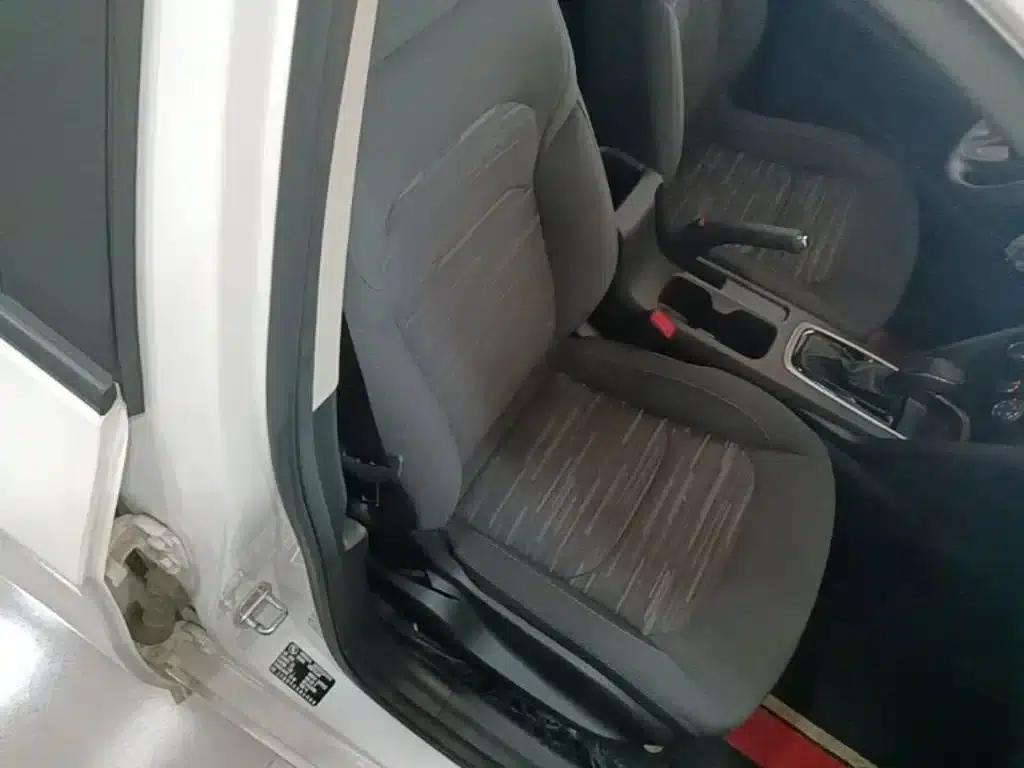 Chevrolet Cruze 2018 320 Automatic Sunroof Edition — миниатюра 25