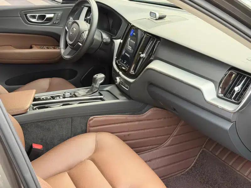 2020 Volvo XC60 T5 AWD Inscription Luxury Edition — миниатюра 8